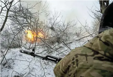  ?? /Reuters/File ?? Strategic point:
A Ukrainian serviceman fires a self-propelled howitzer near the town of Chasiv Yar in Donetsk region.