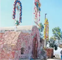  ??  ?? Las cuatro cruces, desde su lugar, parecen vigilar los barrios más antiguos de Tlaxiaca.