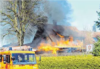  ?? FOTO: HEINO SCHÜTTE ?? Das „Waldeck“brannte am Sonntag lichterloh.