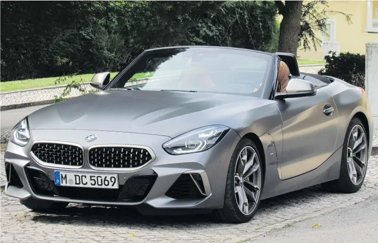  ?? PHOTOS: COSTA MOUZOURIS/DRIVING.CA ?? The 2019 BMW Z4 features a smooth-shifting eight-speed automatic transmissi­on.