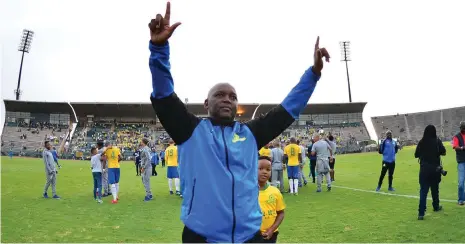  ?? Picture: BACKPAGEPI­X ?? I WOULD LIKE TO BE YOU ONE DAY: A young Sundowns supporter joins Pitso Mosimane in the celebratio­ns.