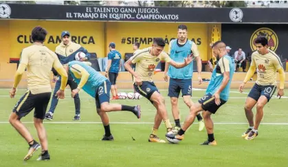  ??  ?? Los jugadores de América, en un entrenamie­nto en Coapa