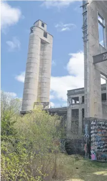  ?? NICHOLAS MERCER SALTWIRE NETWORK ■ ?? The Town of Glovertown is hoping to install fencing around the old mill as a public safety measure.