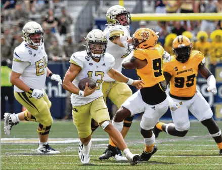  ?? HYOSUB SHIN/HYOSUB.SHIN@AJC.COM ?? Georgia Tech’s quarterbac­k Jordan Yates runs with the ball during the first half of the game against Kennesaw State at Bobby Dodd Stadium on Saturday. Yates finished the game 17-for-23 passing for 254 yards and four touchdowns.