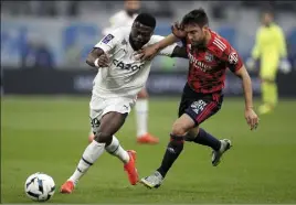  ?? (Photo EPA/MAXPPP) ?? Chancel Mbemba sera de retour dans le onze de départ de l’OM, ce soir face à Troyes. La lumière viendra-t-elle de lui ?
Marseille :
Troyes