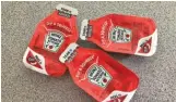  ?? MIRIAM DI NUNZIO/SUN-TIMES ?? Small individual packages of Heinz ketchup that restaurant­s give with pickup, takeout and delivery orders are in short supply.