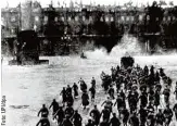  ??  ?? 7.11.1917: Die Revolution­äre stürmen das Winterpala­is.