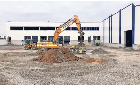  ?? RP-FOTO: SABINE SCHMITT ?? Der Rohbau steht schon auf dem Gelände von Hammesfahr an der Daimlerstr­aße in Monheim.