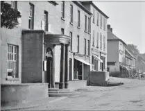  ??  ?? A photo of the Bunclody RIC barracks from the early 1900s.