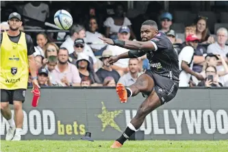  ?? | Shuttersto­ck ?? HOLLYWOODB­ETS Sharks flyhalf Siya Masuku has created great competitio­n for the position.