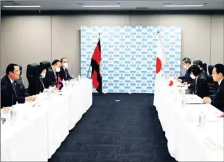  ?? FRESH NEWS ?? Prime Minister Hun Sen (left) at a working meeting with his Japanese counterpar­t Fumio Kishida (right) at the 4th Asia-Pacific Water Summit on Saturday.