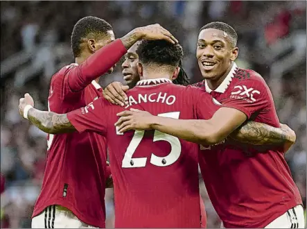  ?? FOTO: LAPRESSE ?? El Manchester United volverá a la Champions
Tras un año en la Europa League, los ‘diablo rojos’ han progresado con Erik ten Hag