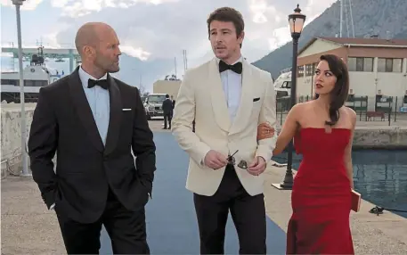  ?? | PHOTO : LEONINE ?? Jason Statham, Josh Hartnett et Aubrey Plaza dans « Opération fortune : ruse de guerre ».