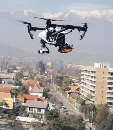 ??  ?? ► En la comuna de Las Condes hoy se utiliza el dron como un elemento de seguridad.