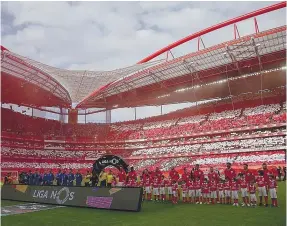  ??  ?? O Benfica-FC Porto deverá voltar a jogar-se com estádio cheio