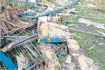  ?? ?? DANGER: Auchterard­er residents claim an “abandoned” compound is a health hazard.