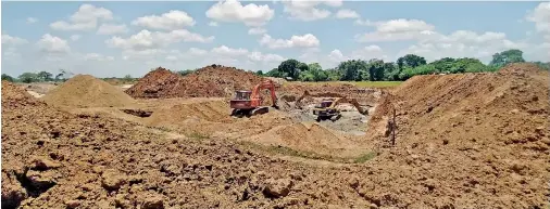  ?? ?? Large scale sand mining done with heavy machinery near Thabbowa tank