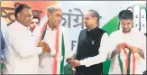  ?? HT PHOTO ?? (From left) Congress general secretary Avinash Pande welcomes Dausa BJP MP Harish Chandra Meena into party. Senior party leaders Ashok Gehlot and Sachin Pilot look on.