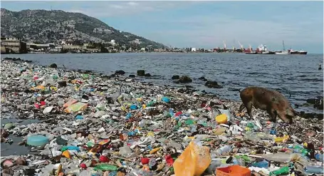  ?? PHOTO REUTERS ?? Plastic and other debris are seen on the shores of Cap Haitian beach, in Cap Haitian, Haiti, October 2018