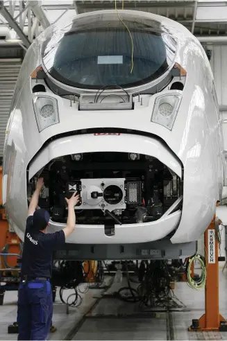  ?? Foto: dpa/Roland Weihrauch ?? Siemens baut weiter allein den ICE (Bild) und Alstom den TGV.