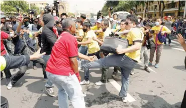  ?? Photo: Reuters/Jorge Silva ?? Pro-democracy demonstrat­ors and royalists clash during a Thai anti-government mass protest, on the 47th anniversar­y of the 1973 student uprising, in Bangkok, Thailand yesterday