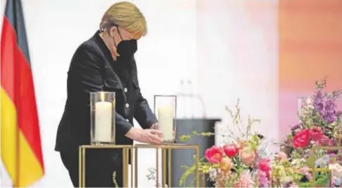  ?? AFP ?? La canciller Angela Merkel, durante el homenaje a las víctimas ayer en Berlín