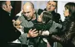  ?? FOTO: ZDF ?? Der Vater (Philippe Torreton) wird von seinen Kindern getrennt.
