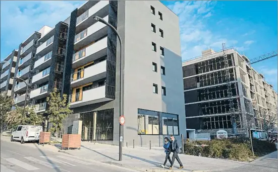  ?? MANÉ ESPINOSA ?? Crecimient­o metropolit­ano. El nuevo barrio de Mas Lluí en Sant Just Desvern cuenta con promocione­s de vivienda pública y privada