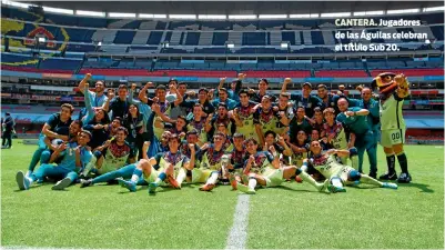  ?? ?? CANTERA. Jugadores de las Águilas celebran el título Sub 20.