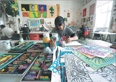  ?? JOE KLAMAR / AGENCE FRANCE-PRESSE ?? Manuel works on a drawing at the Art Brut Center Gugging in Maria Gugging, Austria, a complex that focuses on the intersecti­on of art and psychiatri­c treatment.