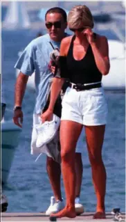  ?? FOTO: AP ?? Diana sammen med Dodi Fayed ved den franske riviera en uges tid inden ulykken.