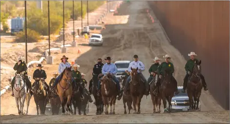  ?? PHOTO VINCENT OSUNA ?? A caravan of about 15 horses travels along the internatio­nal border during a binational event on Monday in Calexico.