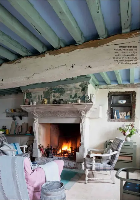  ??  ?? DANCING ON THE
CEILING Annie used two paint colours, Louis Blue on the ceiling and Duck Egg Blue on the beams, to help camouflage the mix of old and new wood.