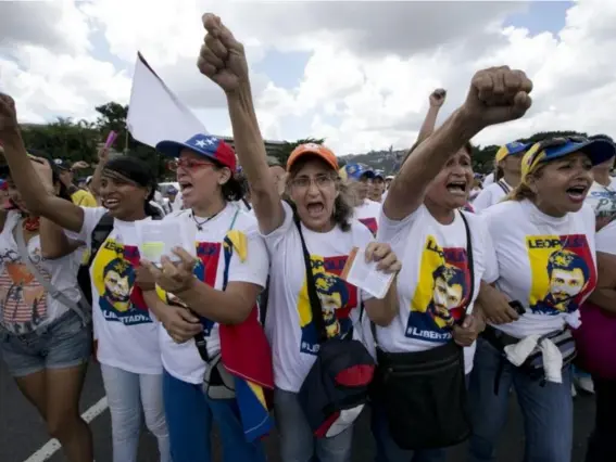  ??  ?? Women wearing shirts showing the face of jailed opposition leader Leopoldo Lopez protest in Caracas