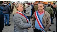  ??  ?? Danièle Le Foll, maire de Civry-la-Forêt et Georges Duval, maire de Montchauve­t, étaient dans le camp des agriculteu­rs.