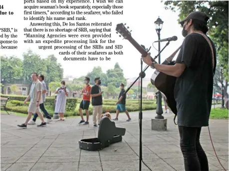  ?? PHOTOGRAPH BY JOEY SANCHEZ MENDOZA FOR THE DAILY TRIBUNE@tribunephl_joey ?? A BUSKER sings his heart out inside Fort Santiago in Manila, hoping to get ample rewards for his performanc­e.