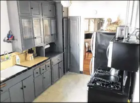  ??  ?? The charming kitchen at our Berkeley, Calif., Airbnb flat. We bought a few groceries, saving money on breakfast each morning.