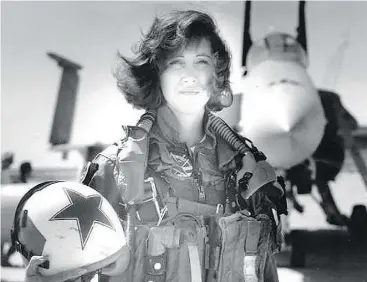  ?? LINDA MALONEY ?? Tammie Jo Shults was among the first female U.S. Navy fighter pilots in the early 1990s, before leaving in 1993 to become a pilot for Southwest Airlines.