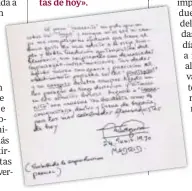  ??  ?? Serranito grabó su
primer disco en
solitario en Barcelona,
con solo 17 años.
Aprovechó el estudio
donde estaba con
Rafael Farina e
improvisó cuatro
temas en menos de una
hora, con tanta fortuna
que a Andrés Segovia le
gustó su granaína.
El maestro, que
renegaba del flamenco,
quiso conocer a
Serranito y le invitó a
su casa de Madrid. «Fui
con la guitarra, toqué
un tema y comentó:
‘Hace cosas muy
bonitas, pero se nota
que toca de intuición,
no como alguien que
ha estudiado. Y la
intuición está bien,
pero de ella se rigen los
animales, las personas
de la inteligenc­ia’». A
pesar de ello, Serranito
aprovechó para pedirle
una crítica para el
concierto que iba a dar
en el Carnegie Hall de
Nueva York, que este
finalizó así: «Le auguro
una carrera tan
brillante como la
conquistad­a dentro y
fuera de España por los
celebrados flamenquis
tastas de hoy».