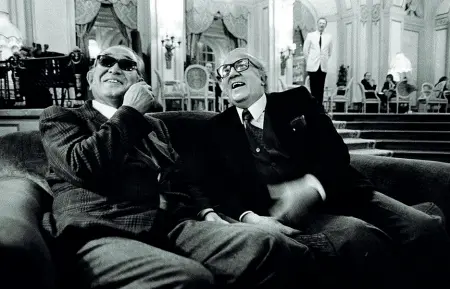  ?? (foto dal volume «Fellini 23½») ?? Che coppia Federico Fellini insieme a Akira Kurosawa: fu Aldo Tassone a farli incontrare