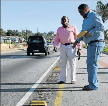 ?? Picture: FREDLIN ADRIAAN ?? TAKING A LOOK: Advocate Fezile Gaushe, left, and councillor Rano Kayser inspect the damage to IPTS infrastruc­ture