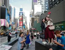  ?? — aFP ?? Tourists taking photos at the famous Times square in Manhattan, New york.