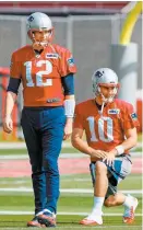  ??  ?? Tom Brady y Jimmy Garoppolo