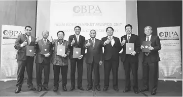  ??  ?? Photo shows the winners during the BPAM Bond Market Awards 2017.