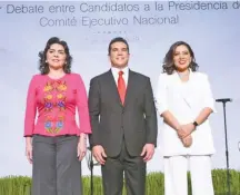  ??  ?? Ivonne Ortega, Alejandro Moreno y Lorena Piñón participar­on ayer en el primero de dos debates entre candidatos a la dirigencia del PRI.