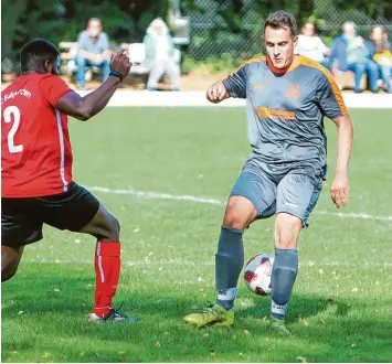  ?? Foto: Daniel Worsch ?? Dribbelkön­ig: Andreas Reichherze­r spielt beim SV Sinning im zentralen Mittelfeld und gehört zu den technisch stärksten Spielern der Mannschaft.