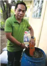  ??  ?? Engr. Ranison Narciso with the vermitea brewer.