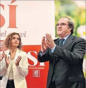  ?? ÀLEX GARCIA ?? Con el mundo de la cultura. Ángel Gabilondo junto a Meritxell Batet en Barcelona, donde se comprometi­eron a bajar el IVA cultural