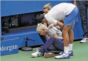  ?? BILD: SN/AP ?? Novak Djokovic traf eine Linienrich­terin am Hals.