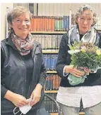  ?? FOTO:VEREIN ?? Beate Pricking und Mechthild Swertz von „Pro Stadtbibli­othek“– der Verein feiert sein 20-Jähriges.